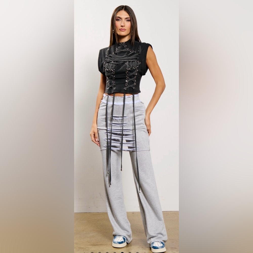 RAIN LAYERED SHREDDED
SKIRT OVERLAY SWEATPANT